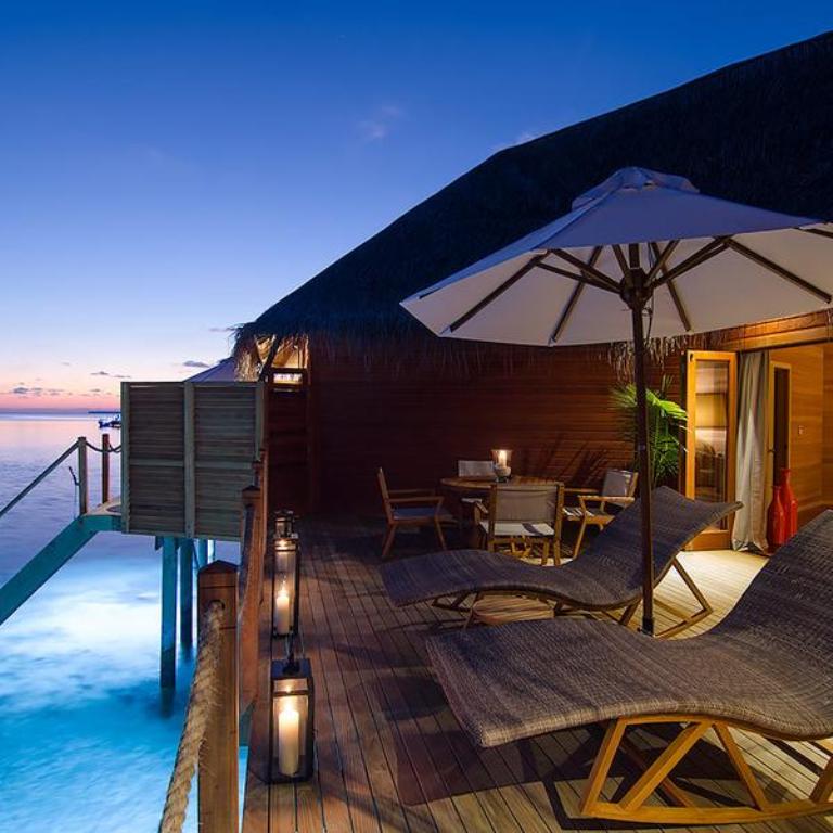 content/hotel/Mirihi Island/Accommodation/2 Bedroom Overwater Suite/MirihiIsland-Acc-2BOverwaterSuite-11.jpg